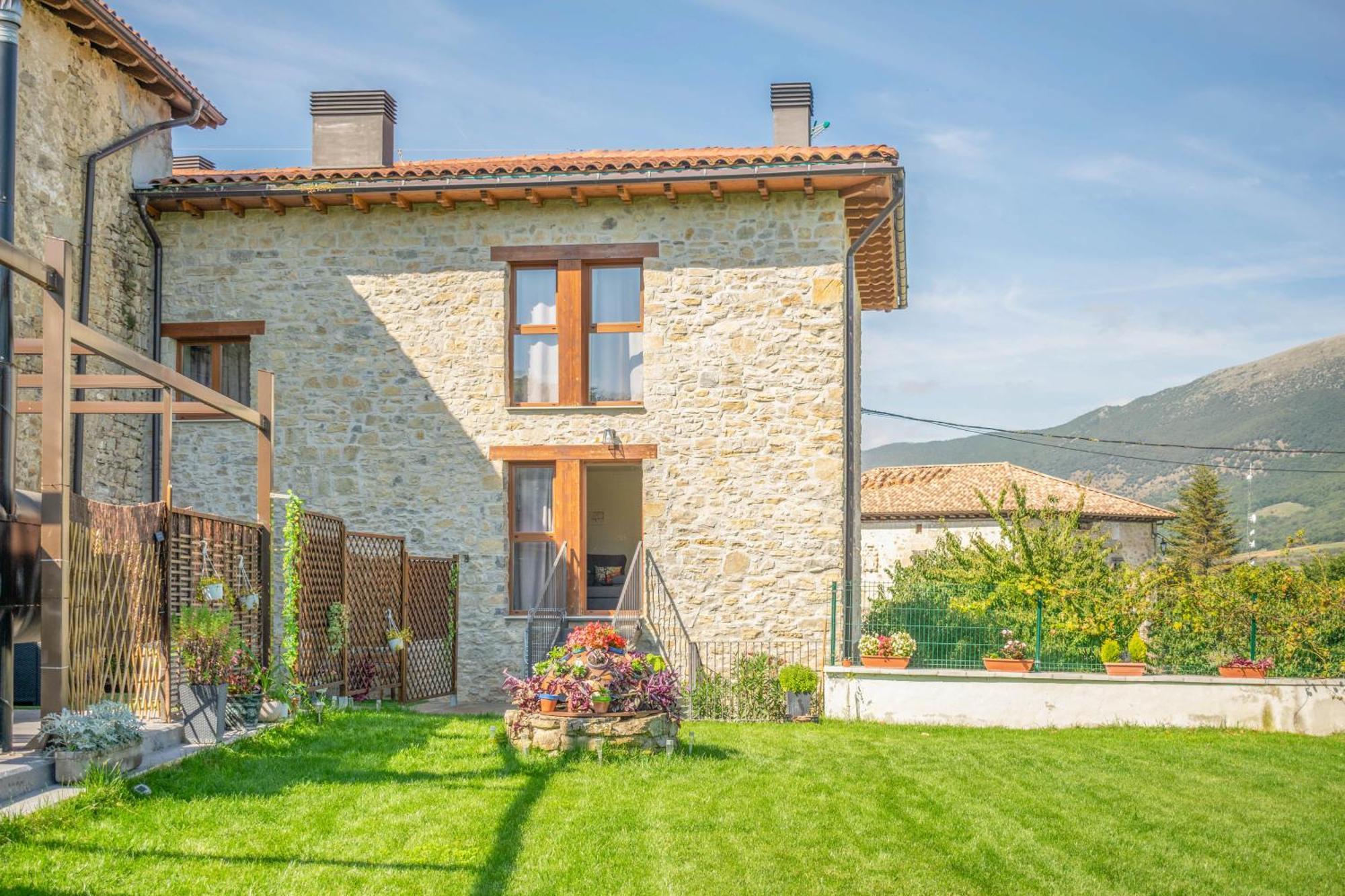 Acogedora Casa Rural Con Jardin Y Barbacoa Proxima A Pamplona Ilzarbe ภายนอก รูปภาพ